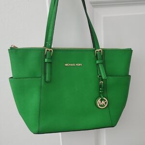 NWOT - Michael Kors Vibrant Green Shoulder Bag